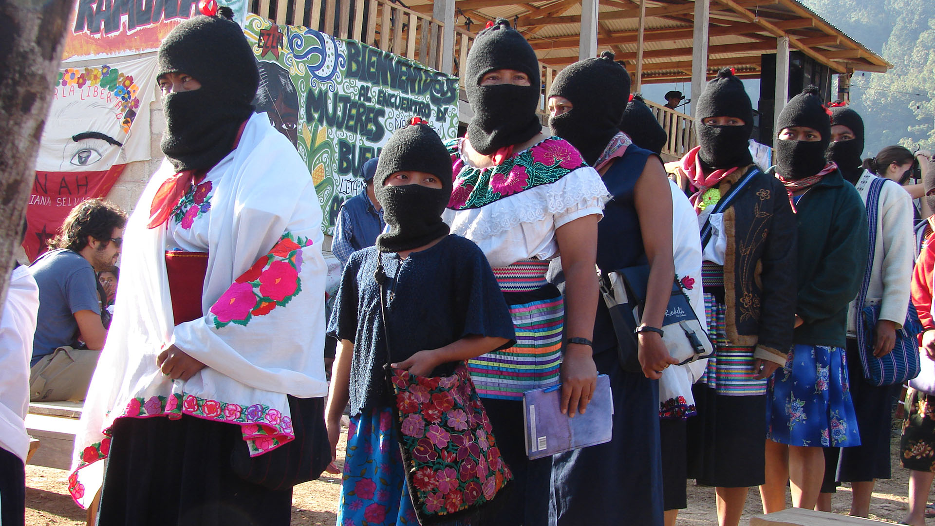 De las abuelas a las niñas: La lucha de las mujeres zapatistas